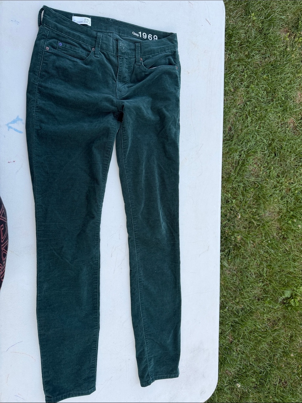 Gap 1969 High-Rise Skinny Jeans in Dark Green Corduroy